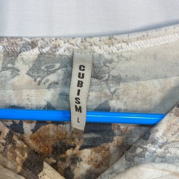 Cubism women’s large ruffled shirt with diamond button quarter length - Picture 2 of 6